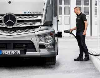 W zakładzie Mercedes-Benz Trucks w Wörth am Rhein powstaje pokazowy park ładowania pojazdów dla klientów użytkujących elektryczne samochody ciężarowe.