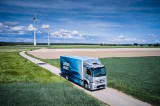 Mercedes-Benz Trucks kontynuuje elektryfikacje pojazdow w 2022 roku na drogi wyjedzie eActros LongHaul02